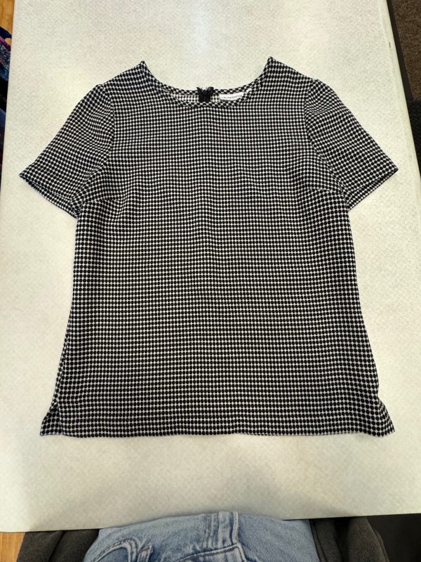 Top Short Sleeve By Liz Claiborne In Polkadot Pattern, Size: M Cheap